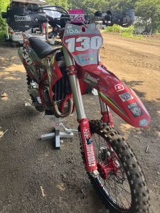 【モトクロスビレッジ】レジェンド「KAMIKAZE 130」伊田井佐夫選手のマシンにFUSION SUPER BIKEを注入！